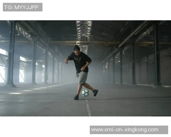 小罗花式足球的魅力与技巧探索让你领略足球艺术的无限可能 小罗花式足球的魅力与技巧探索让你领略足球艺术的无限可能